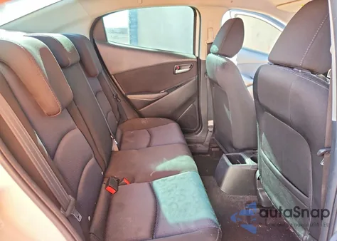 2016 Scion Ia Base z USA, uszkodzony, nr VIN 3MYDLBZV0GY116822